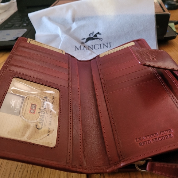 Ladies Leather Wallet - Picture 6 of 9